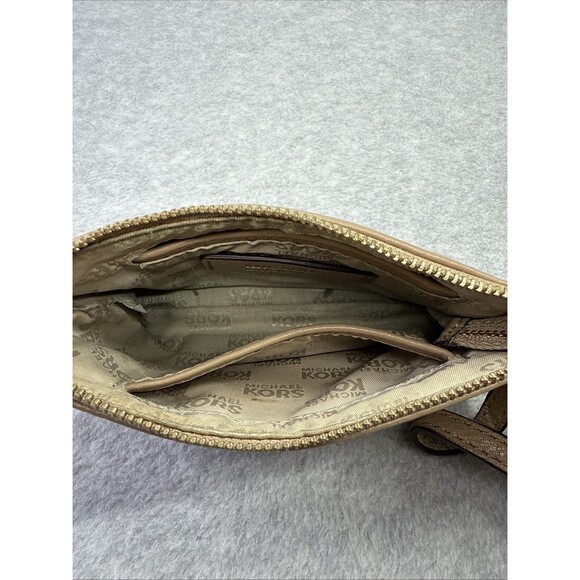 Michael Kors Fulton Wristlet Purse Pebbled Leather With Gold Zipper and Strap - Picture 6 of 12